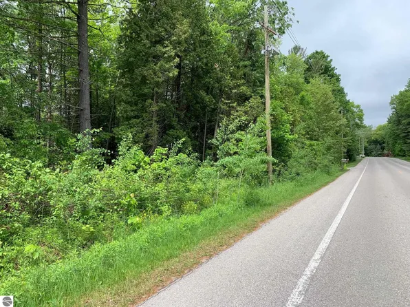 329 N East Bay Blvd, Traverse City, MI 49686