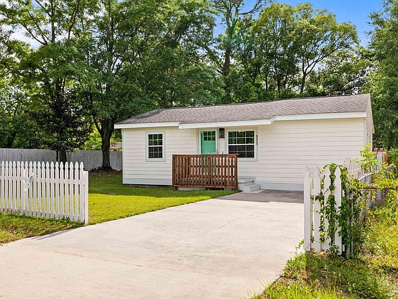 3rd image of 8353 Gardenia Cir
