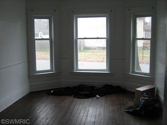 5th image of 2166 Horton Ave SE