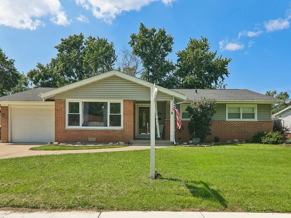 1212 Carswell Ave, Elk Grove Village, IL 60007