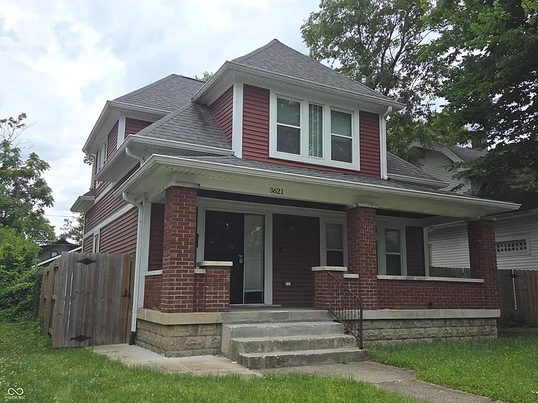 3621 N Kenwood Ave — Photo 1