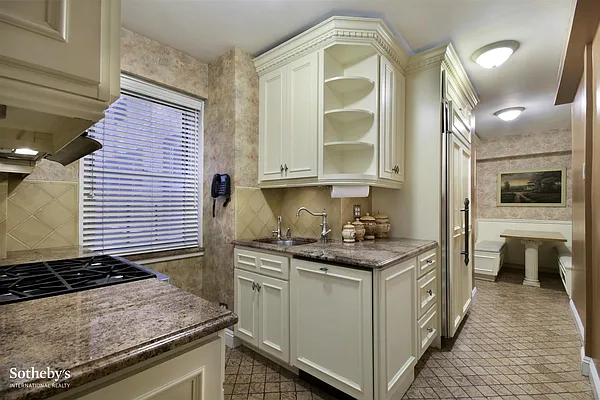 Sold by Sotheby's International Realty | media 22