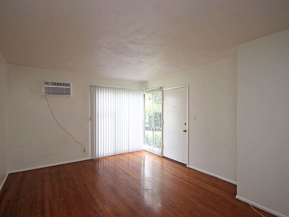 5th image of 2035 Huntington Dr APT 8