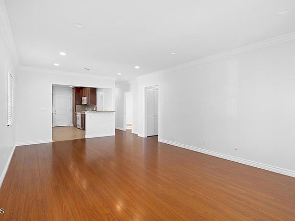 4th image of 1306 N Griffith Park Dr