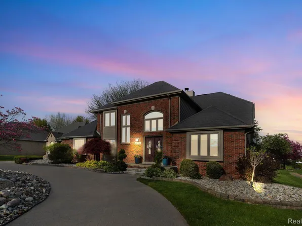 47352 Dove Ct, Shelby Township, MI 48315