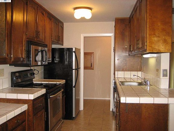 3rd image of 26953 Hayward Blvd APT 208