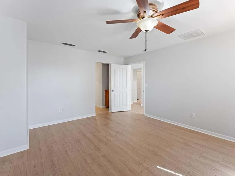 301 Candela Cir — Photo 6