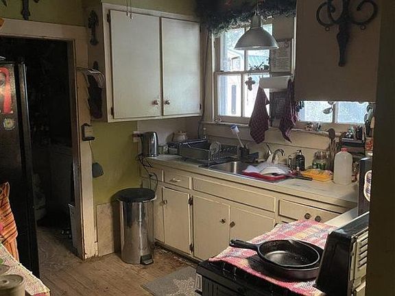 4th image of 103 Lacour St