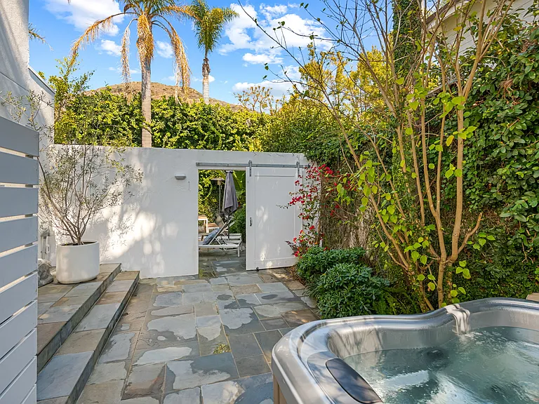 Brand new 7 person jacuzzi