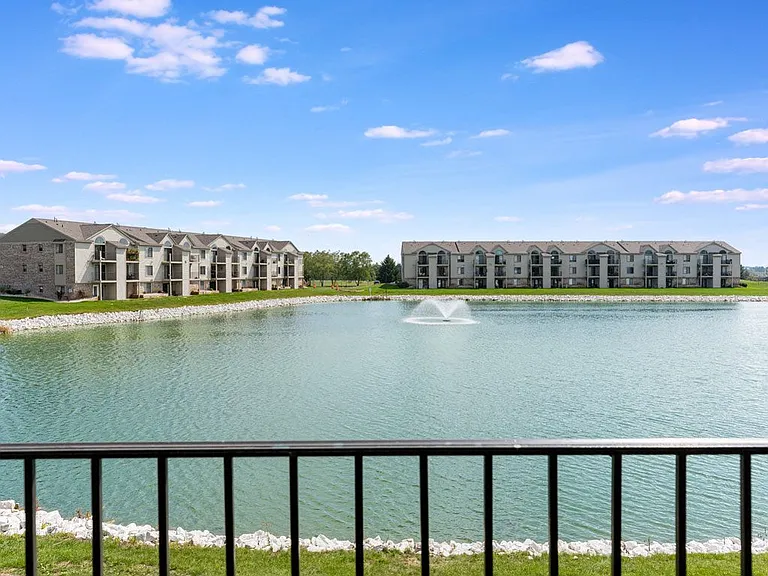 Oak Shores Apartments — Photo 24
