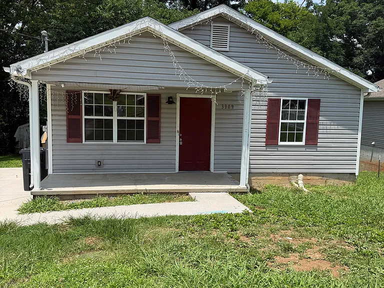 3909 Selma Ave — Photo 1