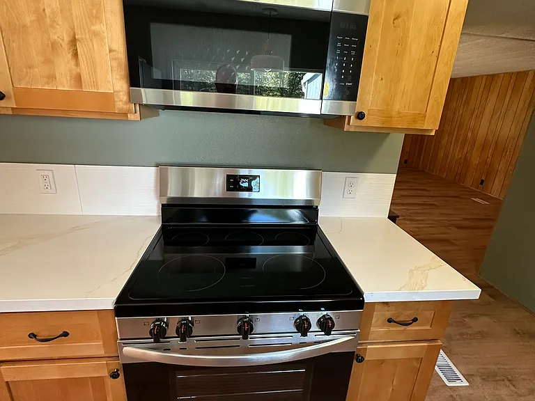 13016 Military Rd SE — Photo 11