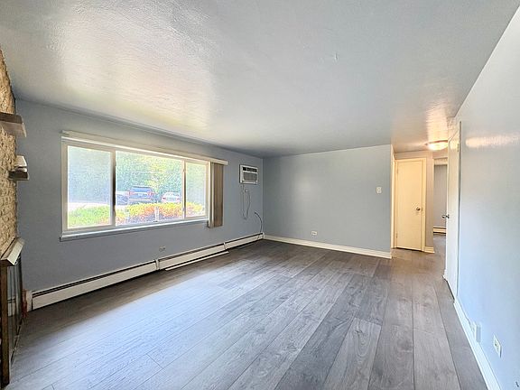 3rd image of 7426 W 111th St APT 610