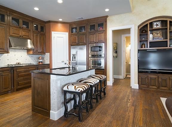 5th image of 3326 University Park Ln