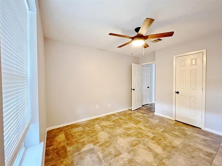 5923 Shining Leaf Ct — Photo 9