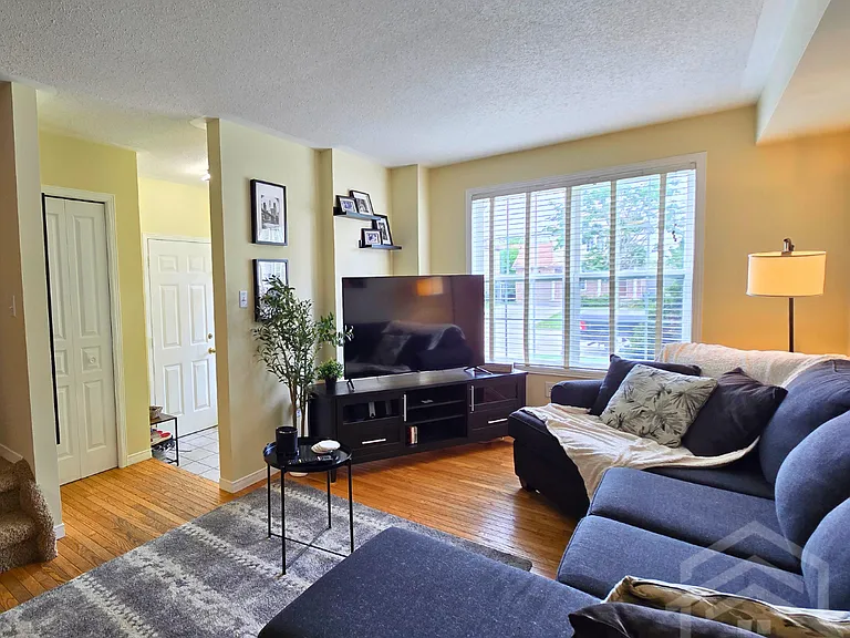 48 Tulip Dr — Photo 2