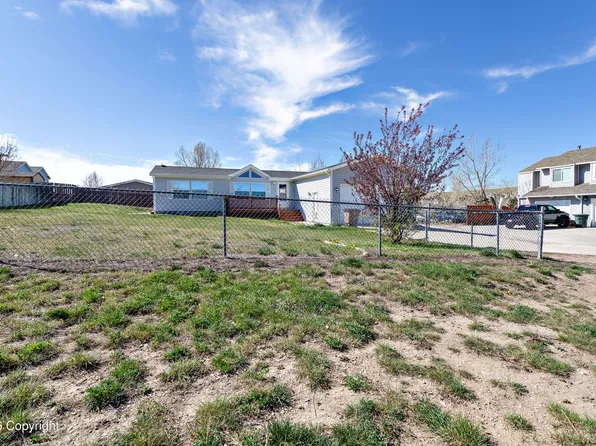 239 Westhills Loop, Gillette, WY 82718