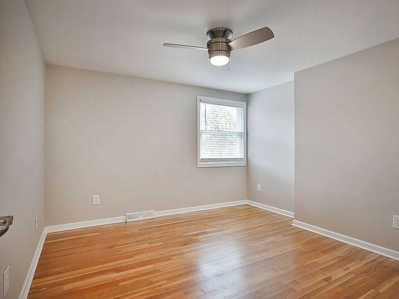 3rd image of 202 Sanbridge Cir