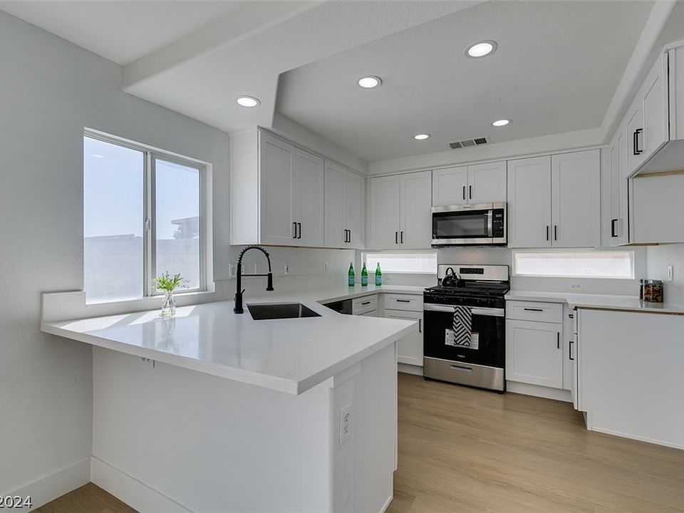 1st image of 733 Plantain Lily Ave