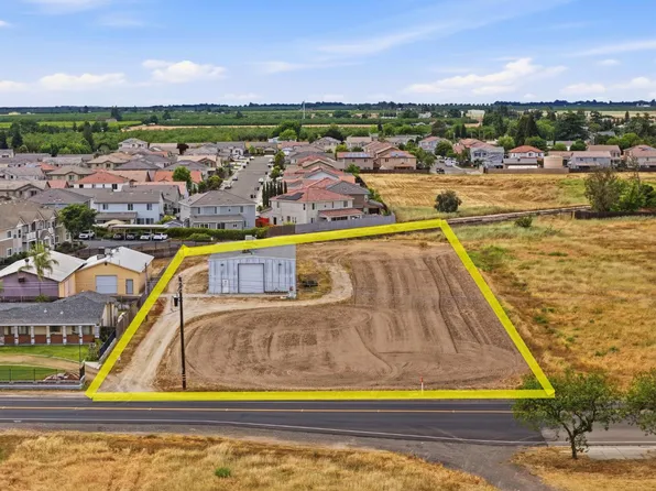 1858 Main St, Livingston, CA 95334