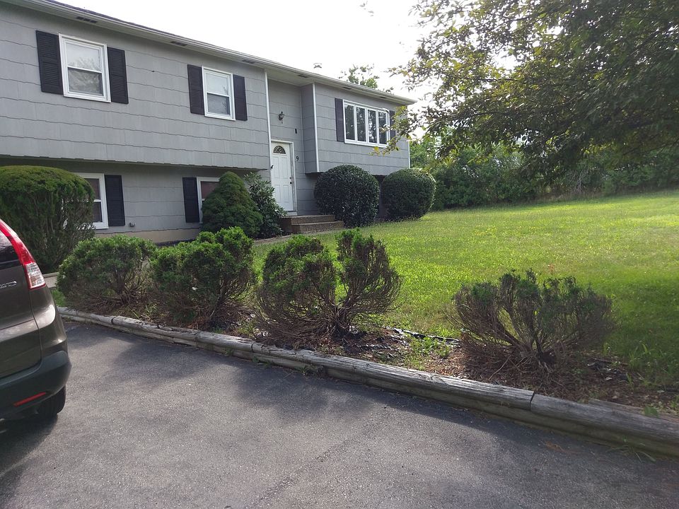 1st image of 9 Oxford Ln