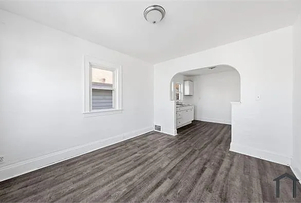 4 bed, 1200 sqft, $1,800 — Photo 1