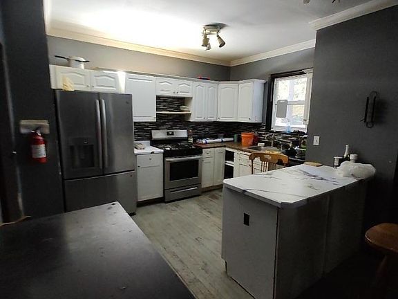 4th image of 20 Grand Ave