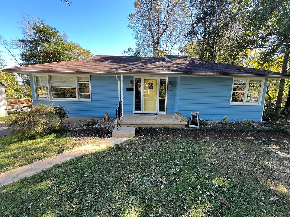208 Woodland Ct
