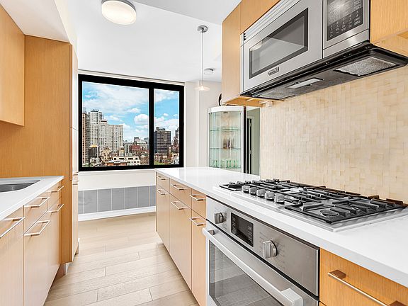5th image of 309 E 49th St APT 19B