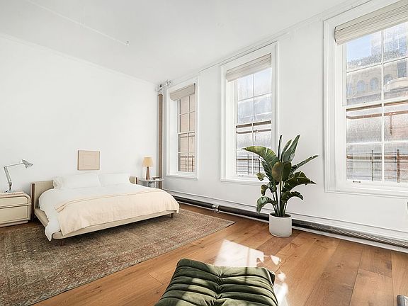 5th image of 132 Duane St APT 2