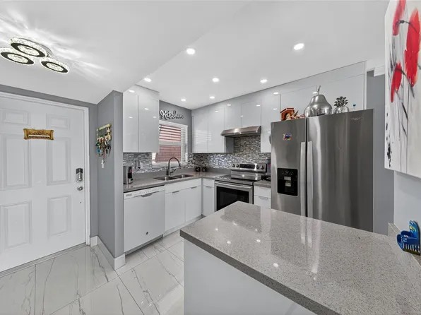 2741 N Pine Island Road #302, Sunrise, FL 33322