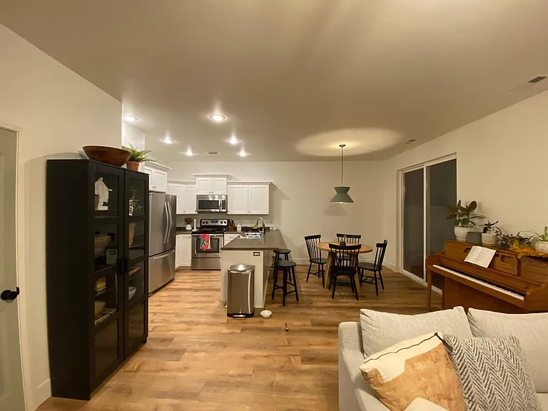921 S 2400 W — Photo 2