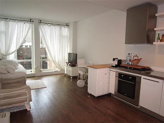 Rented by Sumitomo Real Estate Sales | media 12