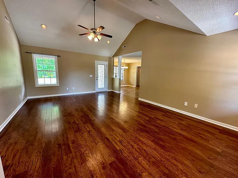 3920 Cantle Dr — Photo 2