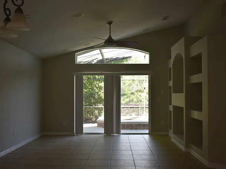 2415 Sabastian St — Photo 9