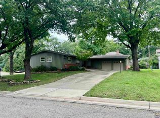 2860 SW Plass Ave, Topeka, KS 66611