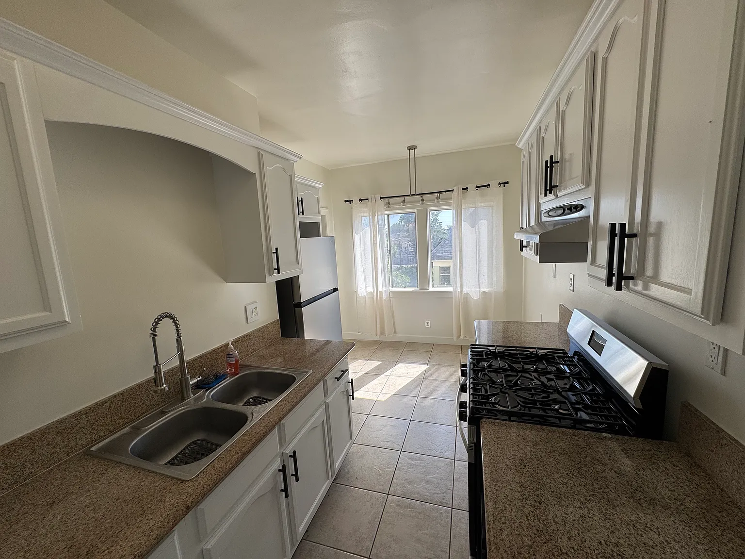 1 bed, 700 sqft, $1,745 — Photo 4