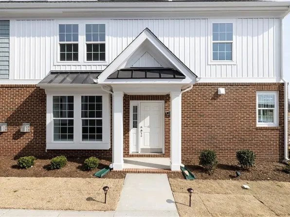 1001 Robinson Rd #1D, Suffolk, VA 23434