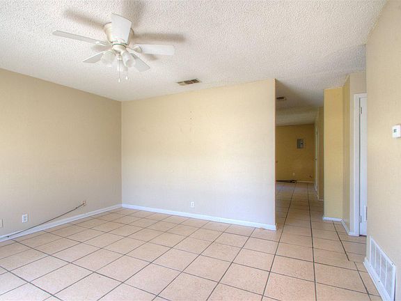 4th image of 706 Hillview St