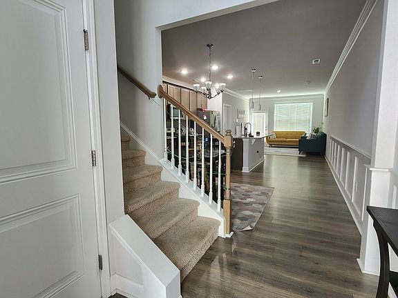 4th image of 1036 Henson Park Dr