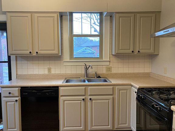 5th image of 1098 Northwest Blvd