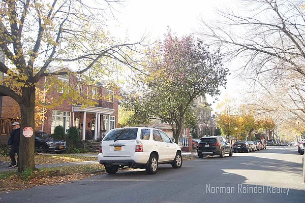 Rented by Norman Raindel, LREB | media 33