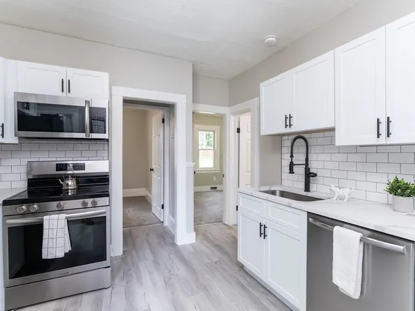 39 Ambrose St, Springfield, MA 01109
