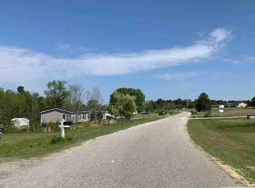 Exterior Neighborhood (street photo)
