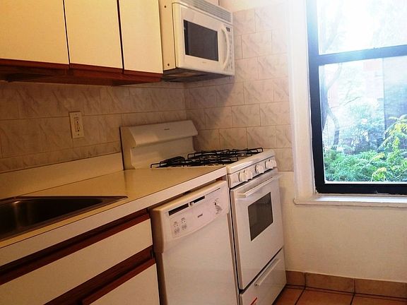 3rd image of 357 Edgecombe Ave #Zfl3
