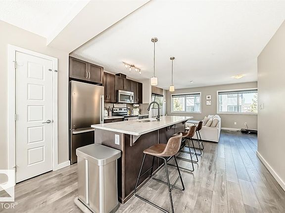 5th image of 3346 15a Ave NW