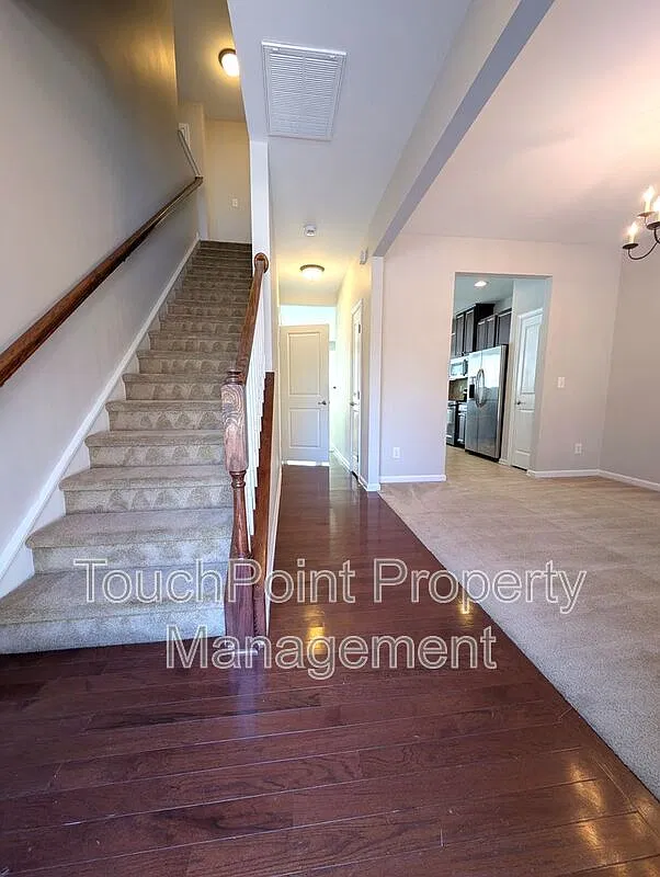 3 bed, 2.5 bath, 1840 sqft, $2,200 — Photo 2