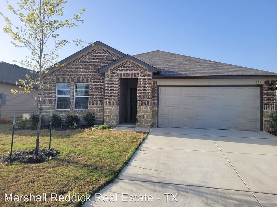 1st image of 924 Armadillo Dr