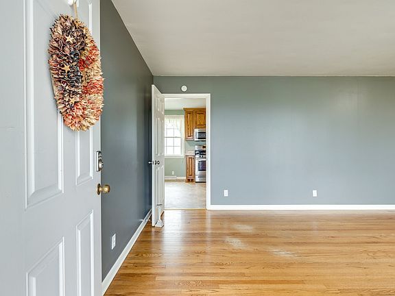 3rd image of 1011 Vales Mill Rd