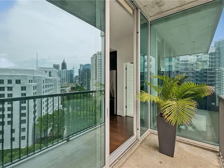 1080 Peachtree St NE #1411 — Photo 36